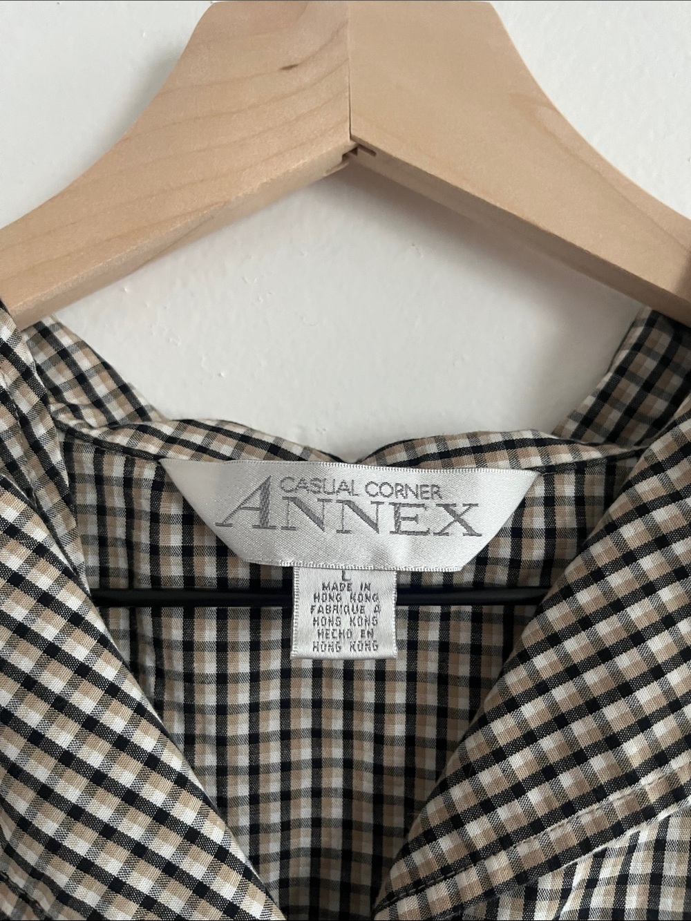 Casual Corner Black and White Gingham Sleeveless Button-Down Top - Picture 2 of 5